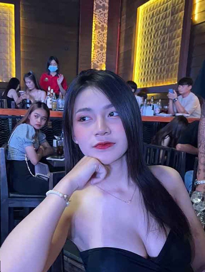 คลิปหลุด สาวสวยร้านเหล้ากลับมาเมาโดนชายเเบกกลับอัดคลิปตอนโดนเย็ด