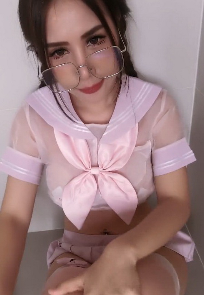 คลิปหลุด armonesugar สาวแว่นสุดแจ่ม มาพร้อมกับการนวดนม บีบเค้นออกมาอย่างเงี่ยน