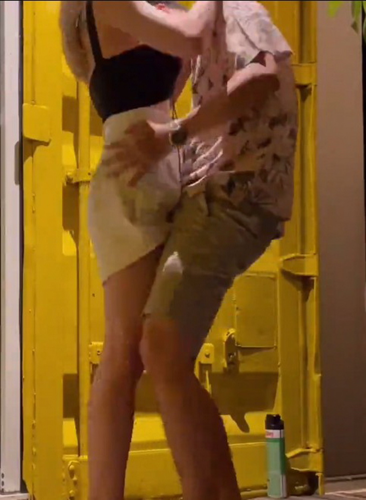 Onlyfans Charmoflove น้องชามร์สาวไทยหุ่นดี outdoorกับแฟนชวนกันเย็ดข้างนอกบ้าน