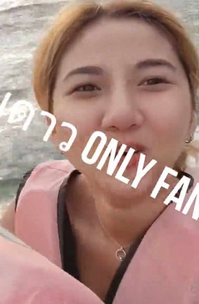 Onlyfasn sweetiesmooth ไปเที่ยวทะเล ตั้งกล้องโม๊คควยในอ่างใช้ลิ้น