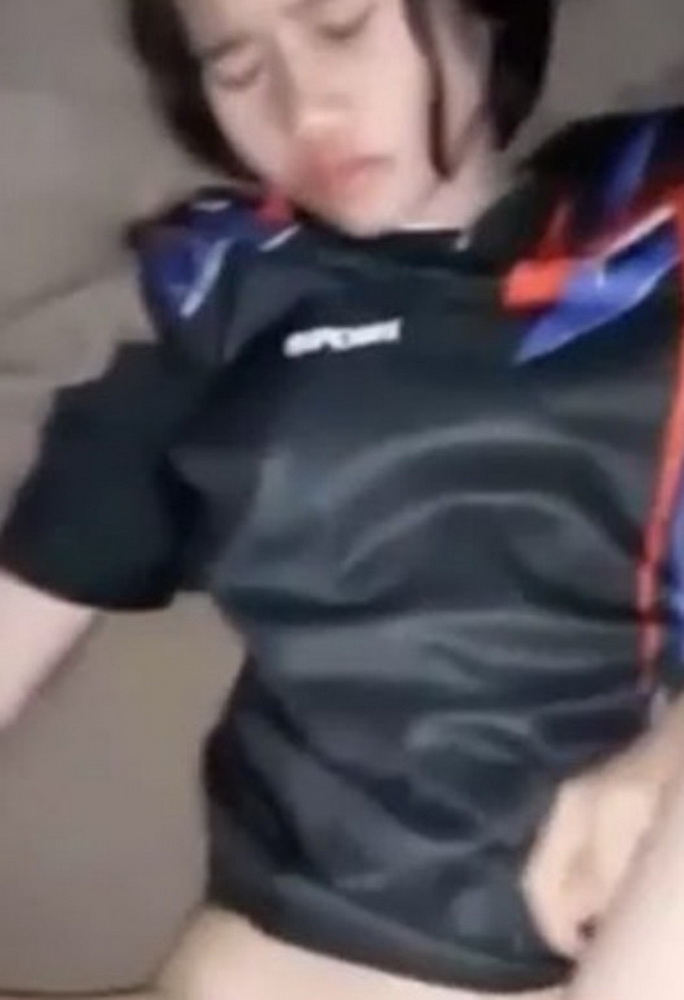 คลิป คุณครูเย็ดน้องวัยรุ่นนักกีฬาในสังกัด นอนทิ้งตัวพร้อมรับแรงกระแทก