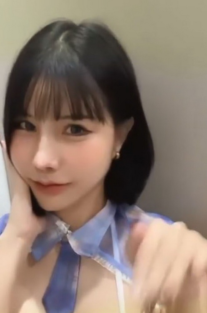 คลิปหลุดไลฟ์สด เน็ตไอดอลน่ารัก งานดี นมเป็นนม