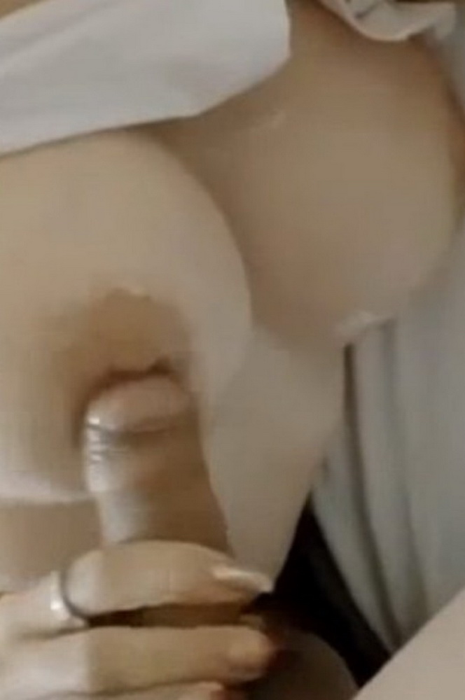 Onlyfans coconut82291822 พริตตี้ดาวโป๊หุ่นแน่น จัดห้องเชือดเย็ดมันสคาชุดนักศึกษา