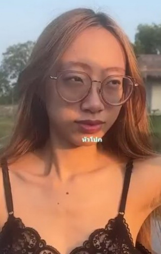 Onlyfans CTYP_TH ชายต๊องหญิงเพี้ยนโชว์ลีลาอมควยแบบนอกสถานที่