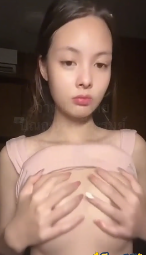 คลิปหลุดไทย สาวหมวยๆน่ารัก แต่ร่านมากโดนแฟนจับกดหัวโม๊คควยสุดเสียว โดนเย็ดเสียวลีลาอย่างเด็ดแล้วตอกควยเสียบรูหีมิดด้าม