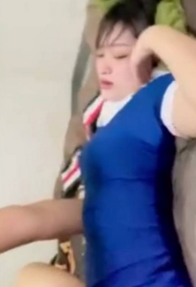 คลิปหลุดทางบ้าน เมียสาวแซ่บจับเย็ดสดคาชุด ซอยหีไม่ยั้ง