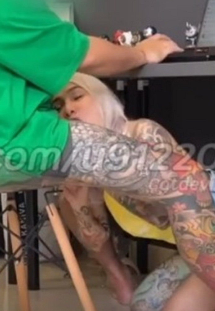 Onlyfans Catdevilswing เจ๊เมย์โชว์สกิลให้เด็กมันดูหนุ่มวัยละอ่อนกำลังสนุกกับเกม ต้องยั่วเย็ด