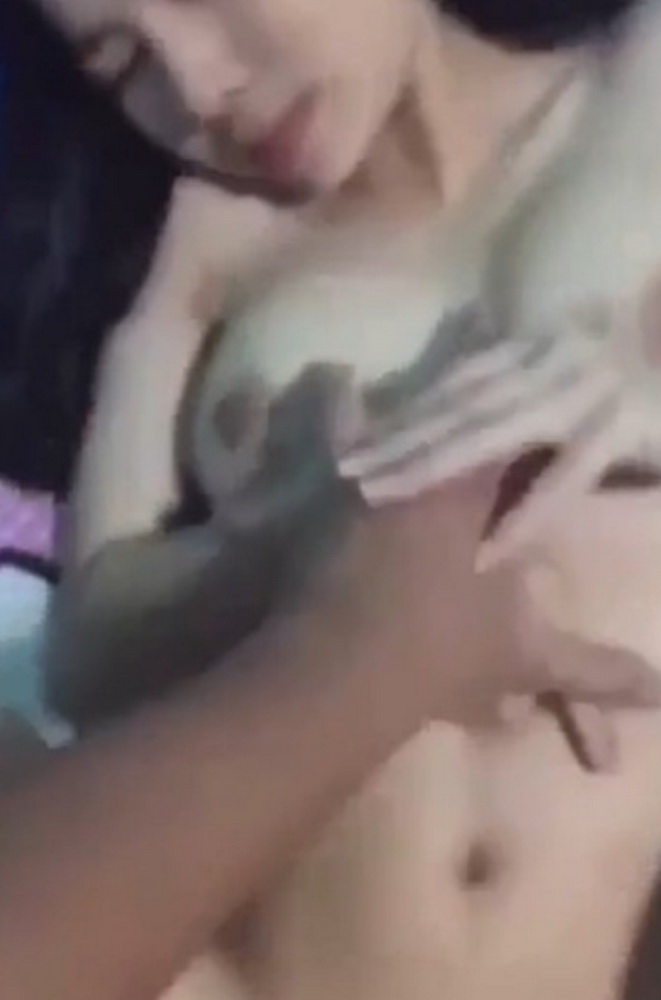 คลิปหลุดตัวเต็ม คู่เทพจากทางบ้าน ใสๆเอ๊าะๆ เห็นหีชัดๆนมอมชมพู