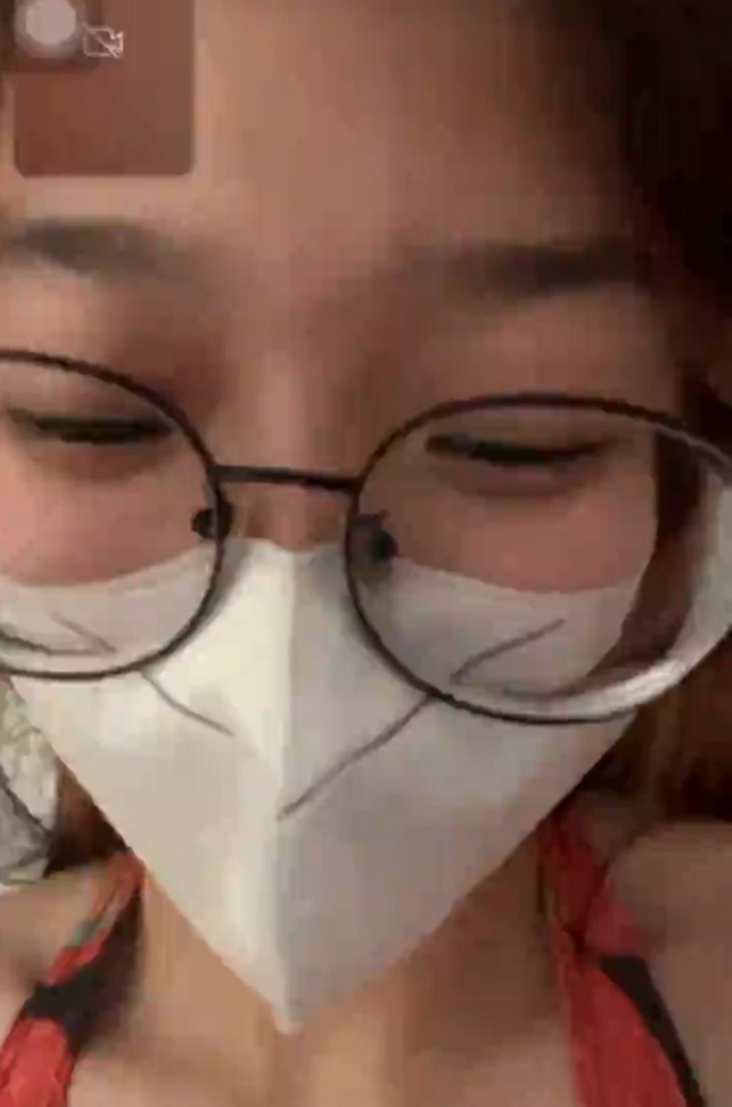 คลิปหลุดงานคอลน้องแว่นนักเรียนวัยใส คอลเสียวระหว่างไปเที่ยวทะเลเปิดนมใหญ่